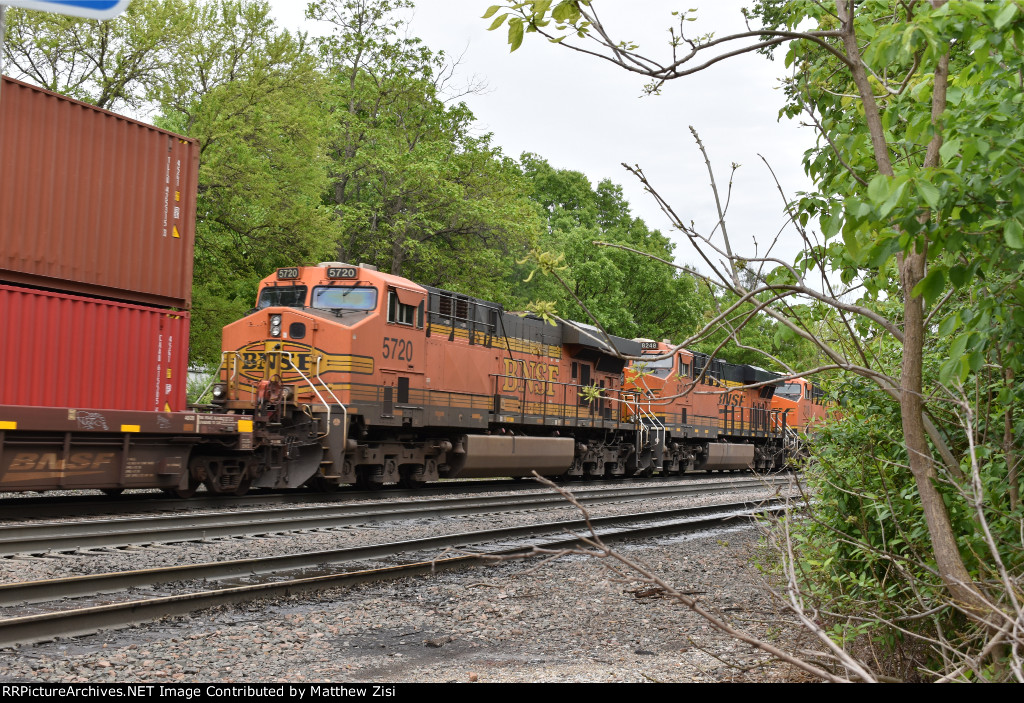 BNSF 8248 5720